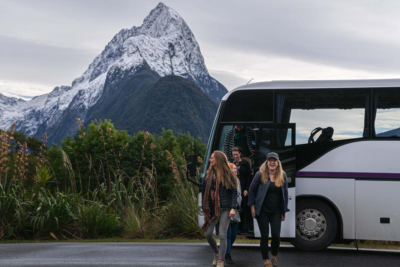 3. Coach Cruise Coach dep. Queenstown - Photo 1 of 9